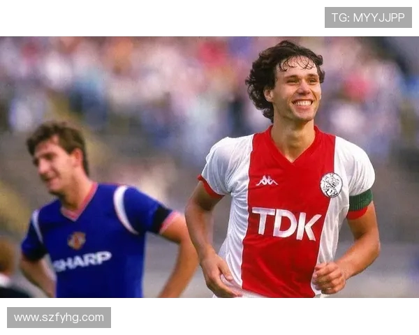 马尔科范巴斯滕辉煌生涯回顾与他对现代足球技战术的深远影响 马尔科范巴斯滕辉煌生涯回顾与他对现代足球技战术的深远影响